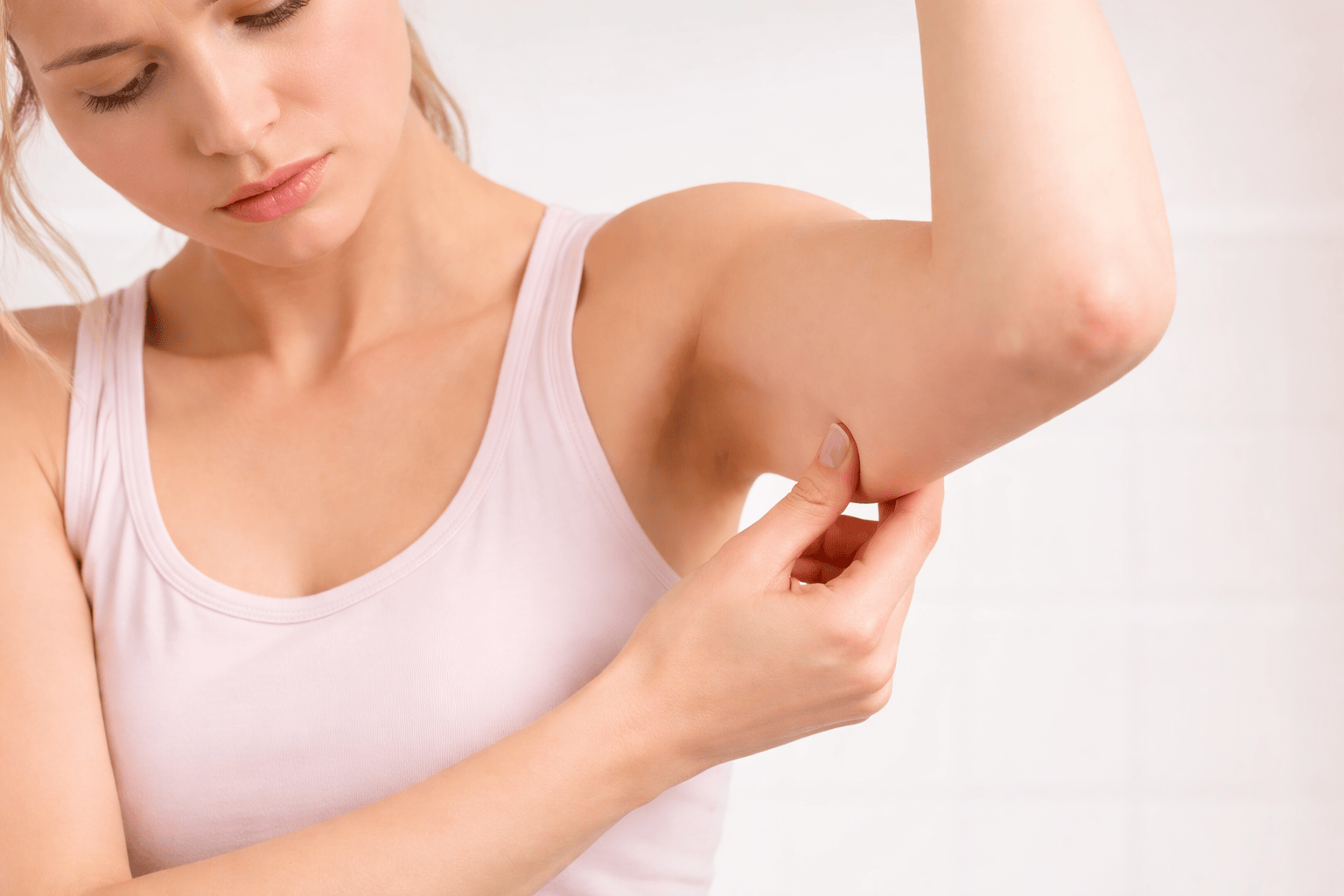 Обвисшая кожа (дряблая) на руках: причины, диагностика и эффективные методы коррекции